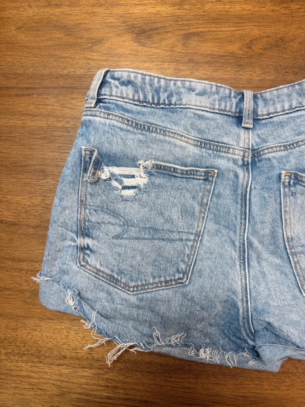 American Eagle Women's Light Blue Distressed Stretch Mom Shorts